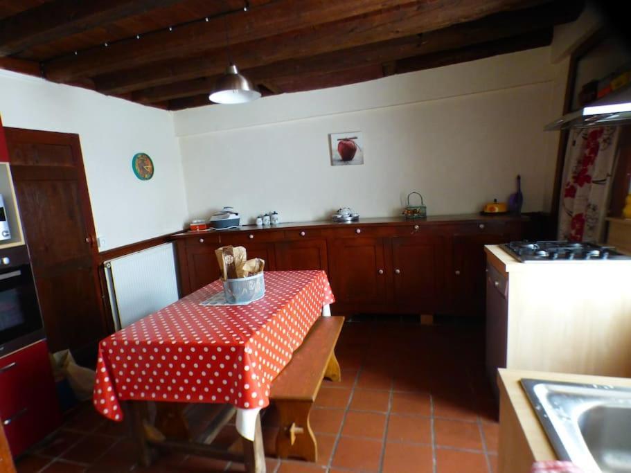 Maison Familiale Pour 8 Saint-Aventin Ngoại thất bức ảnh